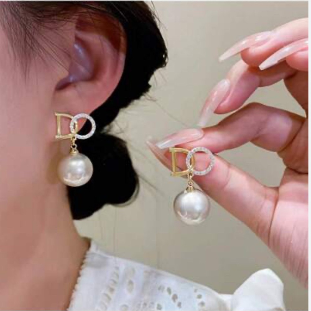 Designer Elegant Gold and Pearl Drop Earrings